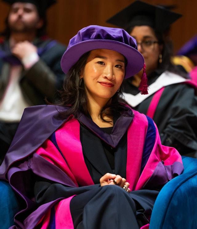 百亿钟表富商潘迪生在80年代曾叱咤香港电影圈，他创办的德宝电影公司曾拍摄过无数经