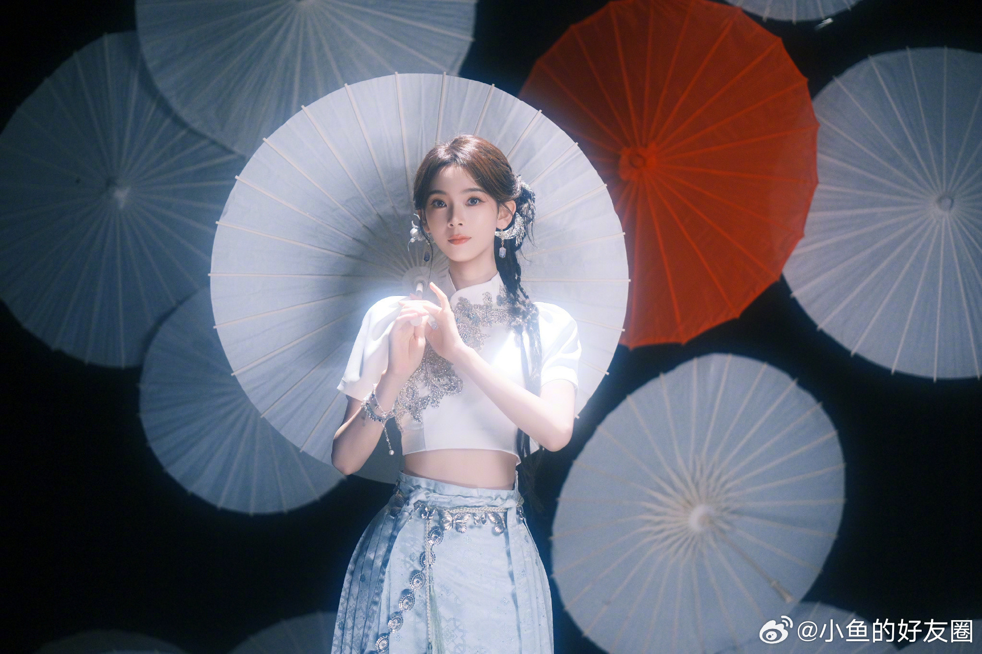 陈瑶戏腔歌美人美陈瑶这波真的赢麻了，戏腔一开全场安静，谁还敢说她只是花瓶呀？