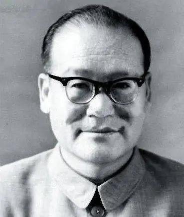 纪登奎倒下前，说了一句话：“我不行了，我要死了。”那天他刚吃过晚饭，在自家院子里