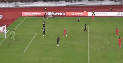 拜合拉木这个脚后跟巧射进球，惊天地泣鬼神！这种漂亮的进球一般人能打出来吗？你还说