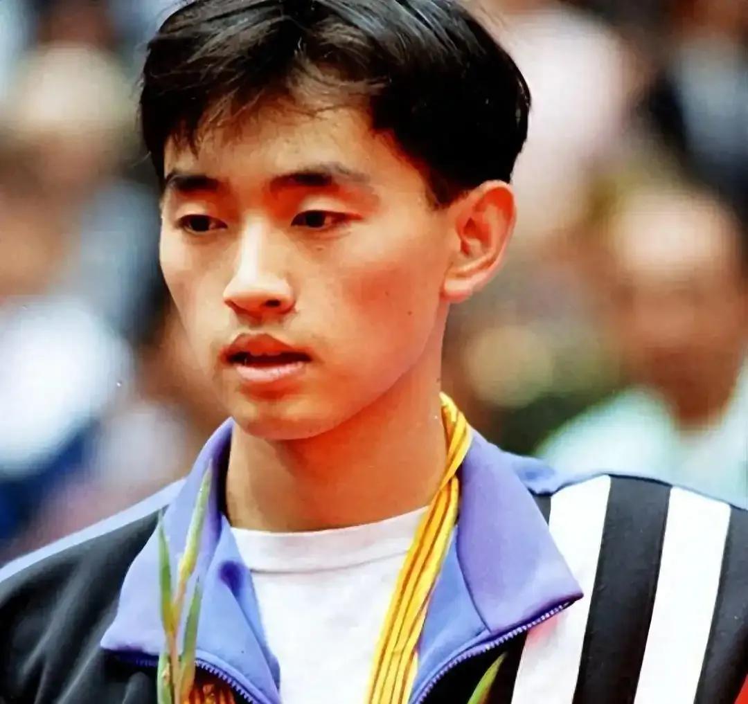 8年前，孔令辉因欠下巨额赌债被推上风口浪尖，体坛生涯戛然而止。如今他远离公众视野