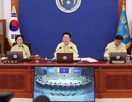 重磅啊！李在明强硬回应特朗普，强调韩国自身军事实力已经排名全球第五，暗示已有能力