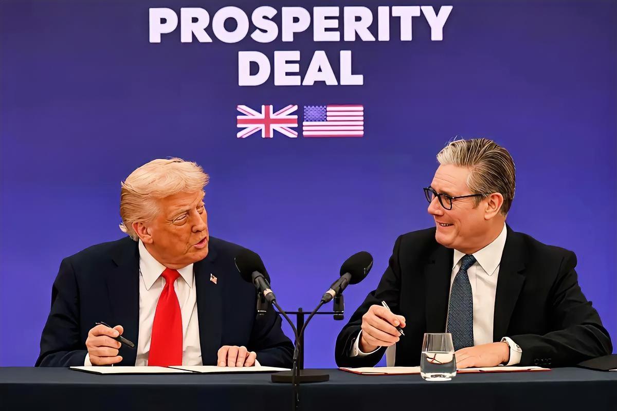 特朗普当众侮辱英国，斯塔默弱弱求道歉，白宫：我们的总统没错英国这次被特朗普气炸