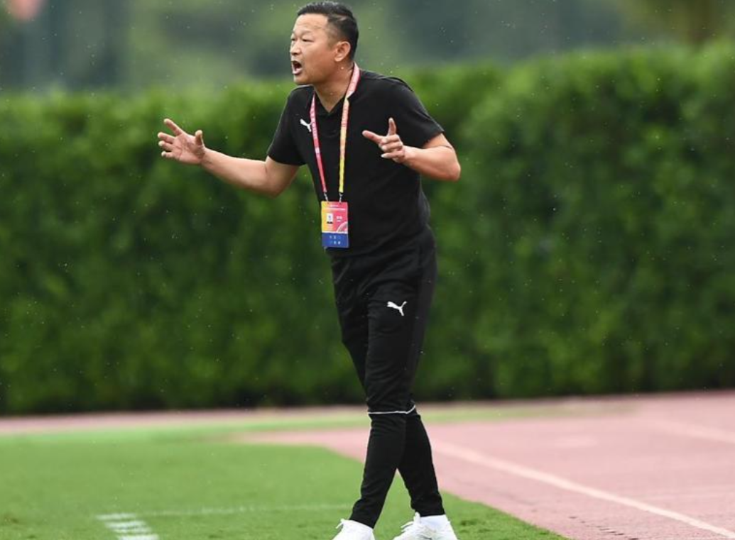 主场0：4惨败水原三星，没了常卫魏的亚冠冠军武汉女足突然就不会踢球了，这突变+巨