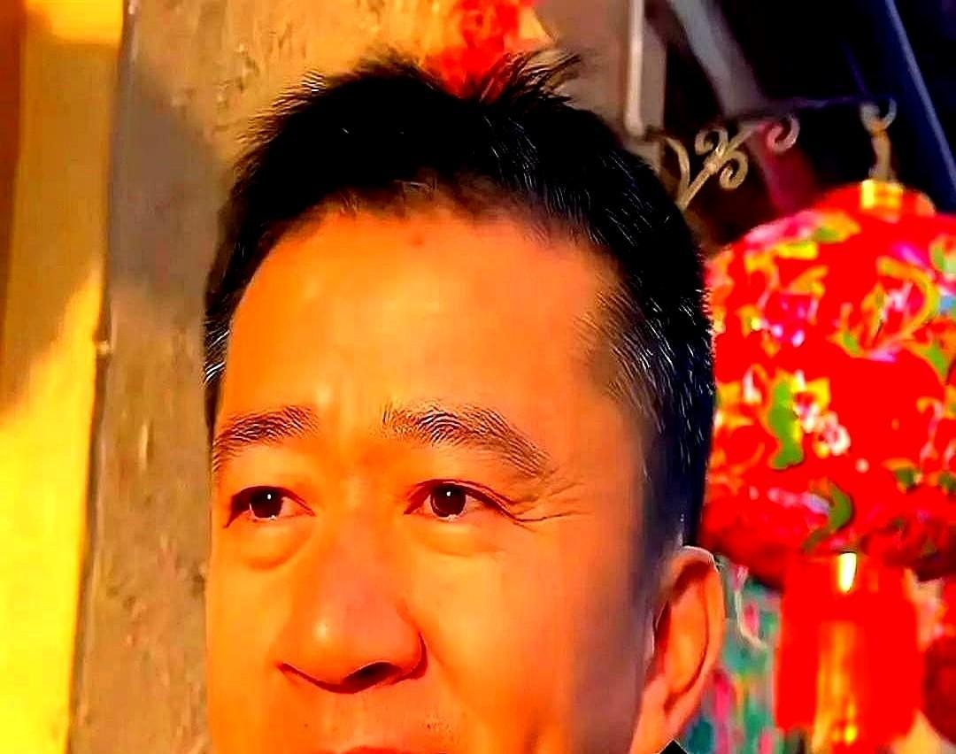 院线票房5万，抖音直播卖了3000万。我告诉你，别再以为电影院是唯一的出路。