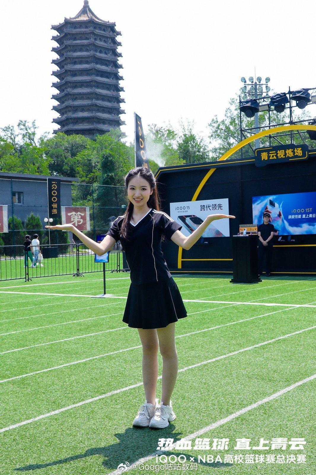 iQOOxNBA高校篮球赛再来一波美女组吧。现场美女真的特别多iQOO15T闪