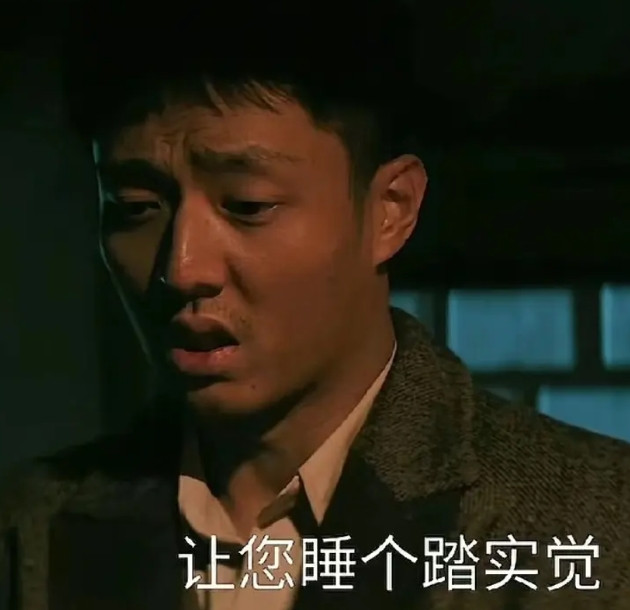 观看《归队》，实在是感人至深。田小贵终于回到家中，一头栽倒在炕上，酣睡许久，而