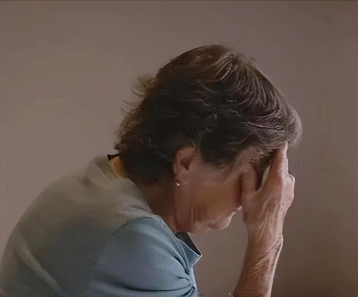 50万存款给儿子女儿各20万，没有想到远嫁的女儿大发雷霆不愿意！老伴去世后，我