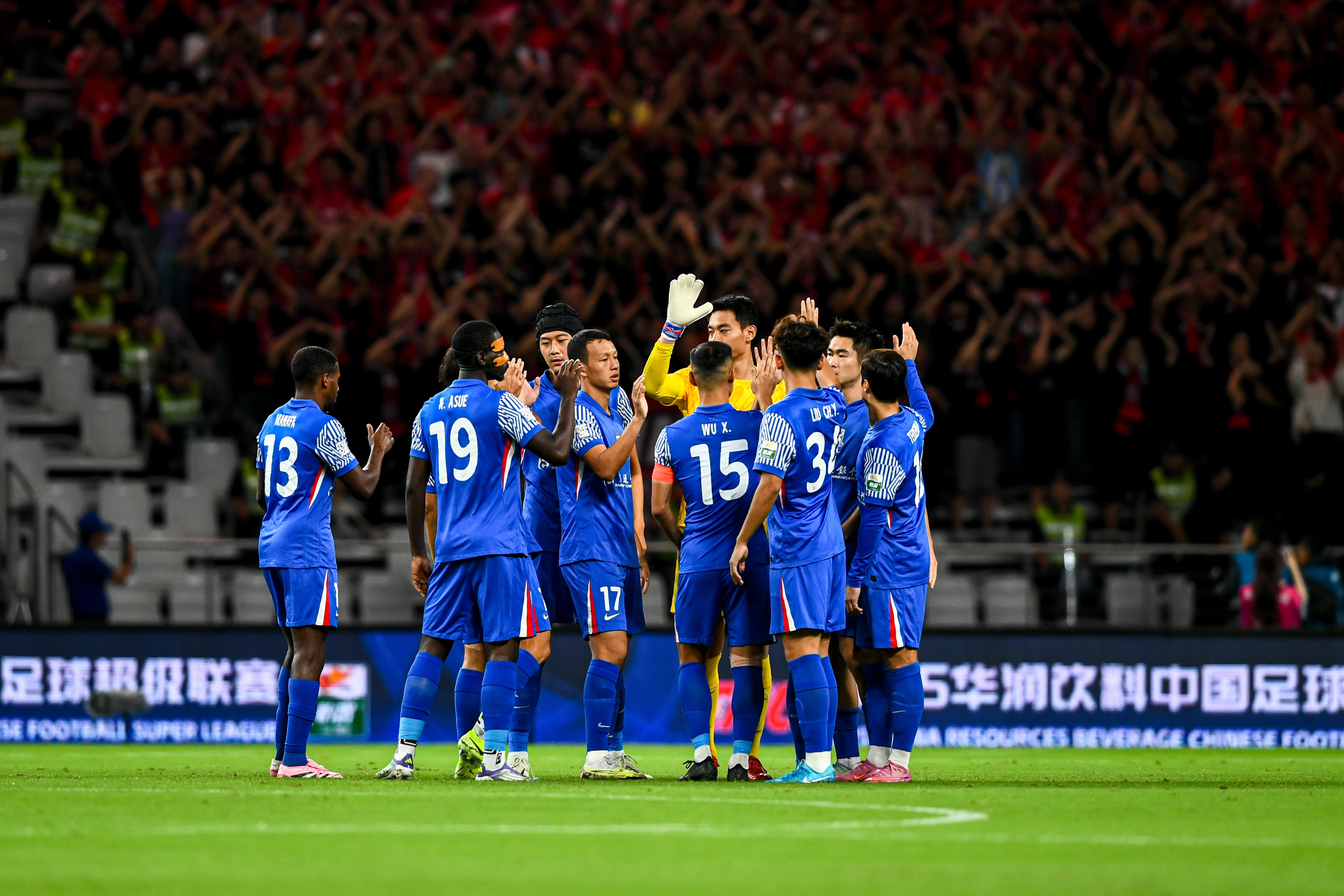 澎湃: 亚冠濒临出局联赛无缘冠军, 申花2025赛季并不成功