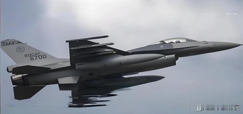 刚吃完饭刷手机，那边又“掉链子”了！今晚7点29分，花莲外海，一架编号67