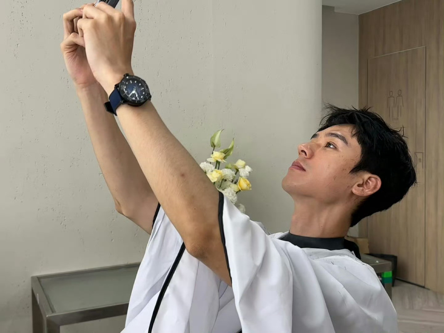 龚俊我俩有点暧昧了龚俊这素颜太顶了，眉眼太好看啦😘​​​