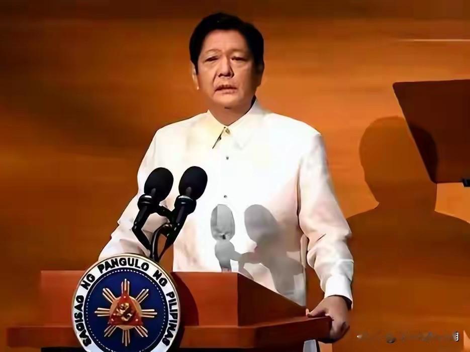 一边在南海搞演习秀肌肉，一边又要驱逐咱们外交官？这帮政客属实把双标玩到极致了