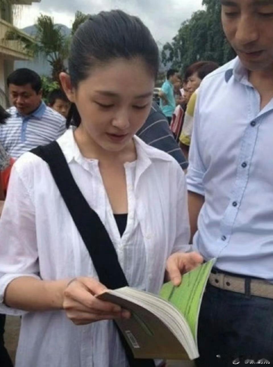 小玥儿真的好像妈妈杉菜时期…宿命感太强了，马筱梅像徐妈，孩子像亲妈大S，第一张图