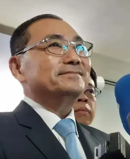 国民党新北市长侯友宜今日终于展现强硬态度，在与赖台独共同出席一场活动并致辞时，侯