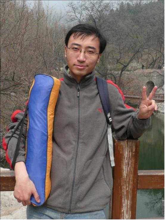 一个清华的研究生，找工作接二连三地碰壁，后来他一气之下，跑去应聘月薪4000元的