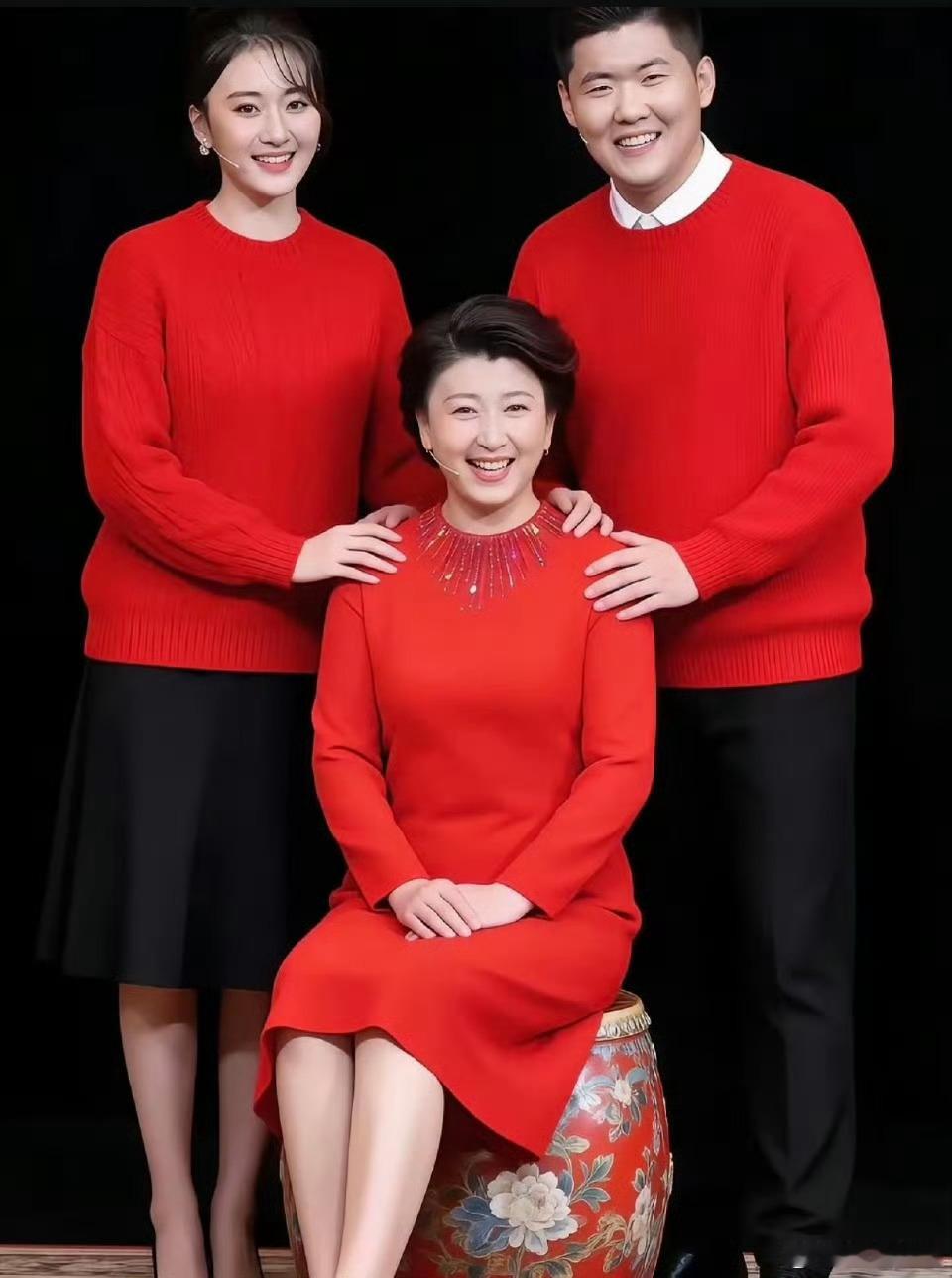 闫学晶儿子李展旭闫学晶之子林傲霏被卷入艺考顶替风波，自称遭顶替的新疆考生李展旭