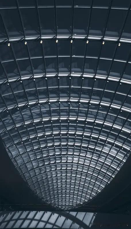 格局打开当我们只能看到身边的人与自己的时候，也许就会把自己变得狭隘，其实你周