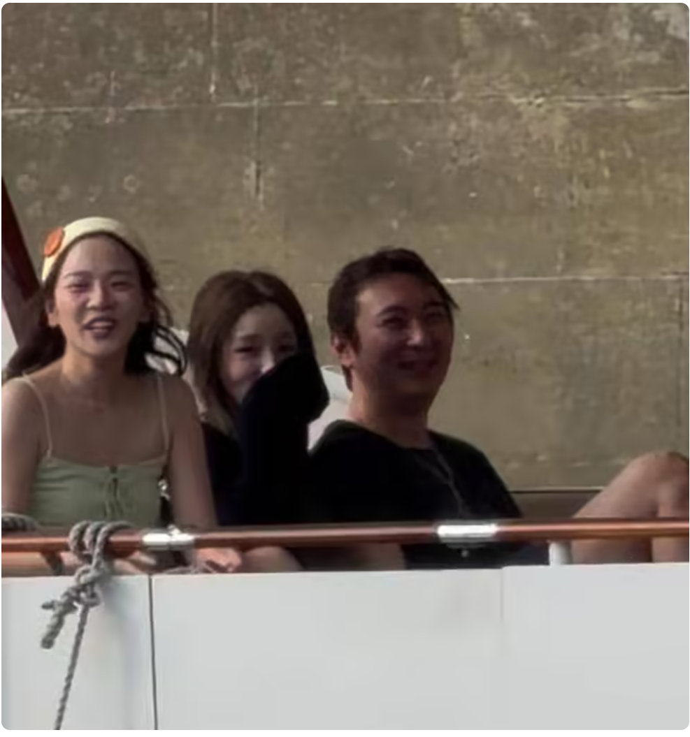 巴黎KTV深夜被拍，王思聪脚踩凉拖满脸倦容，白天逛卢浮宫晚上飙歌，38岁的他终于