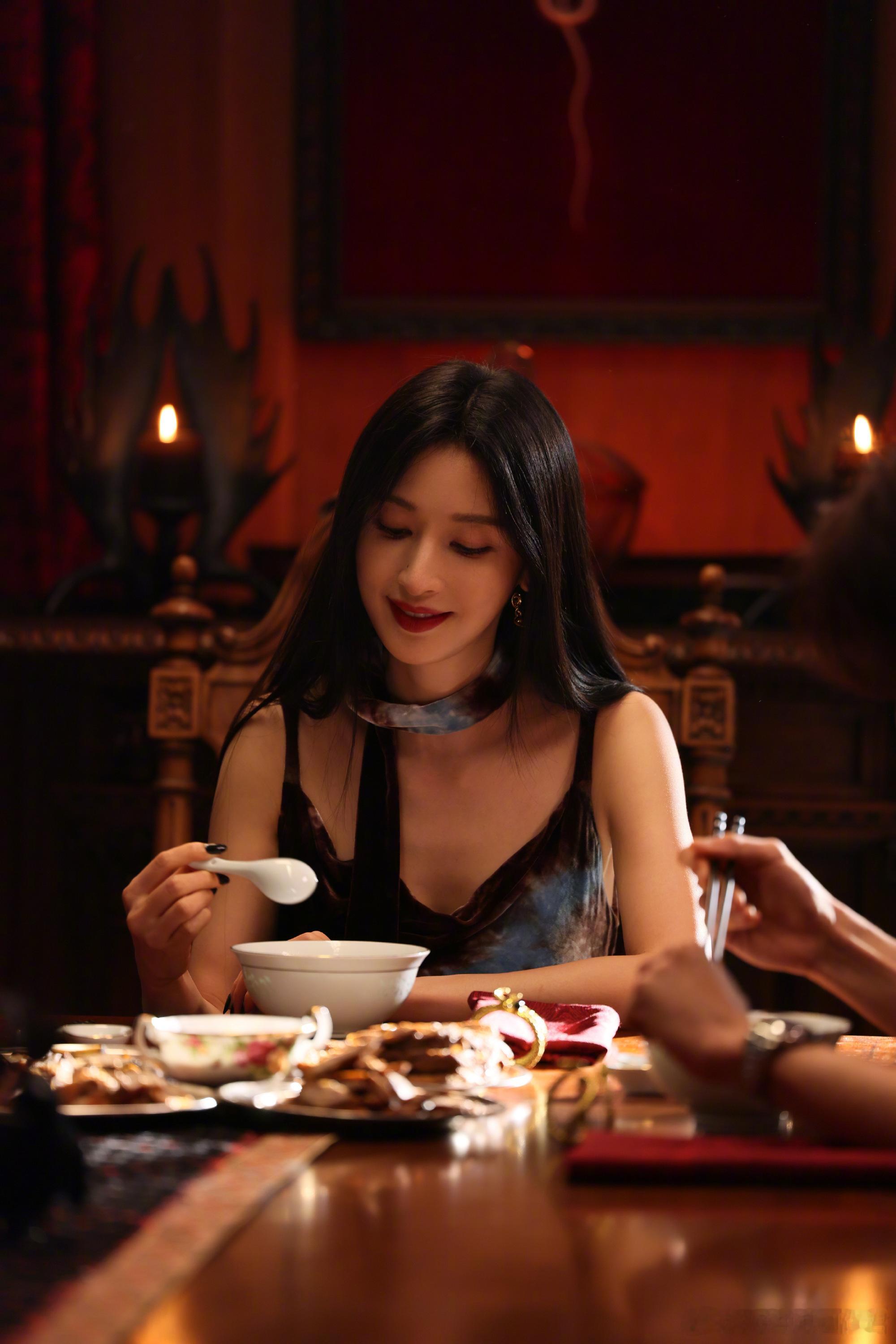 张俪：血囊现在这么火吗？！只能说姐演的林喜柔太绝了！地枭老大的“血囊供养”名场