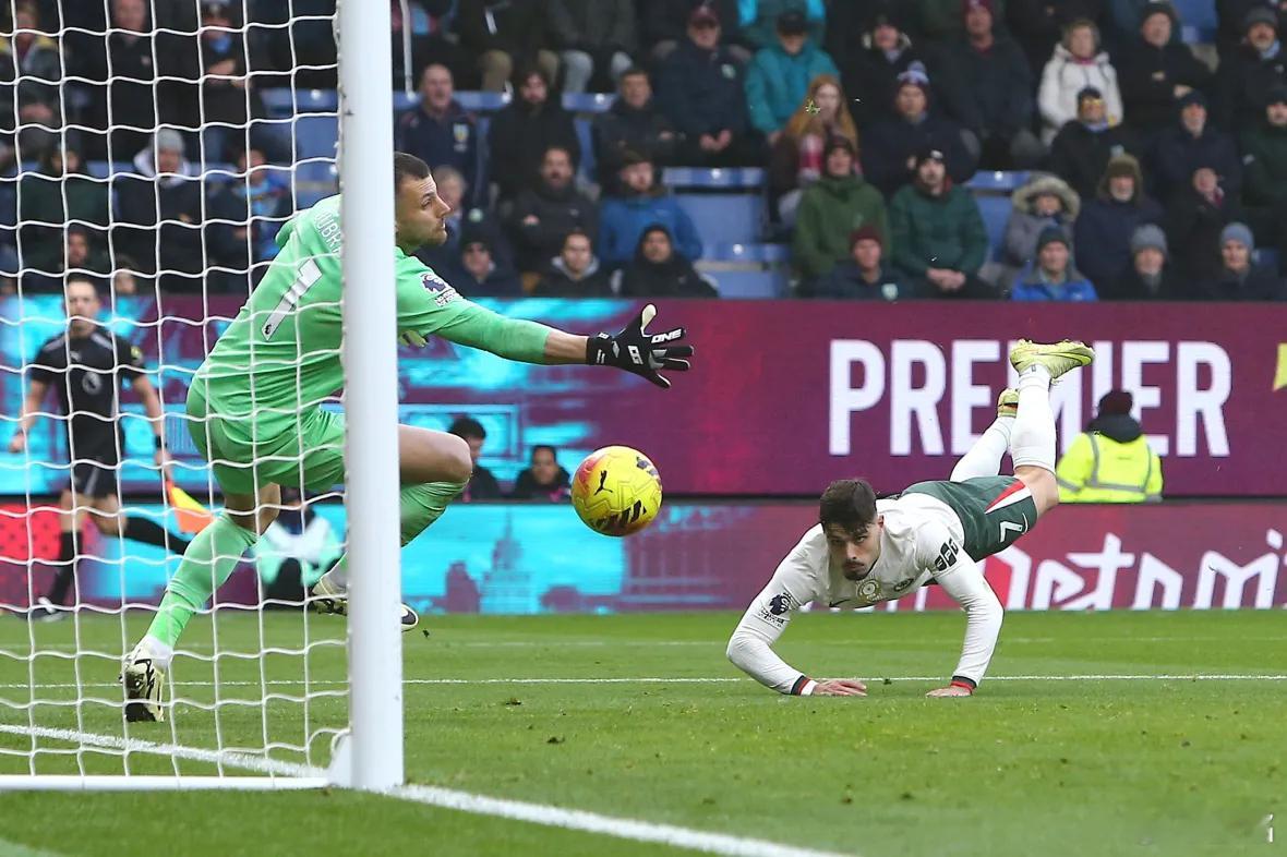 马雷斯卡一直强调自己的球队不是争冠球队，他在给切尔西球员减轻心理压力。切尔西确实