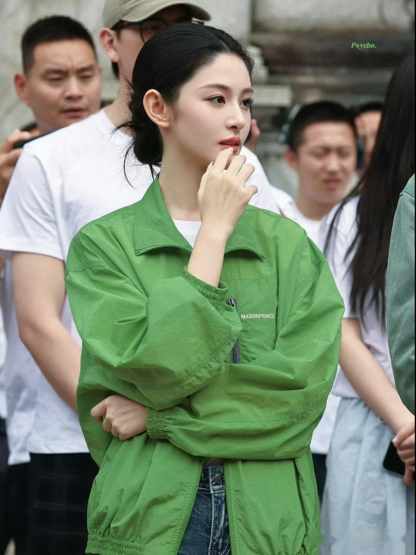于正调人手艺是真强，不到一年时间，赵晴颜值气质大变样，有几张神似神仙姐姐！两年4
