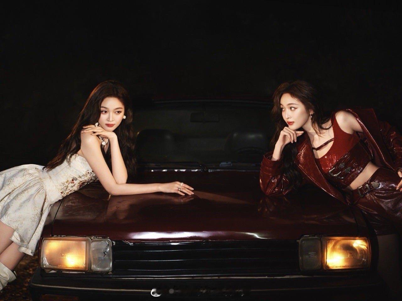 吴宣仪跨年和老己反差上了白与红的碰撞，静与动的反差，吴宣仪用一套“双生”美学狠