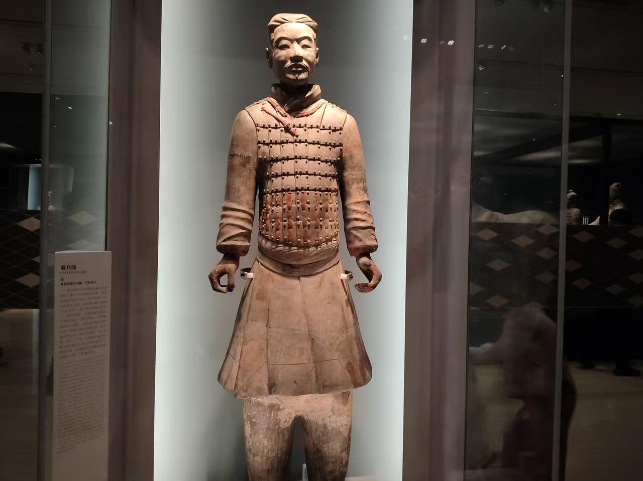 大毛:脚盆，你没看新闻吗？脚盆鸡:什么新闻？大