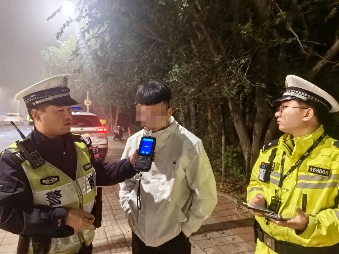 德州未成年小伙没有驾照开别人的货车酒驾，这是挑战什么呢？晚上10点多，德州一