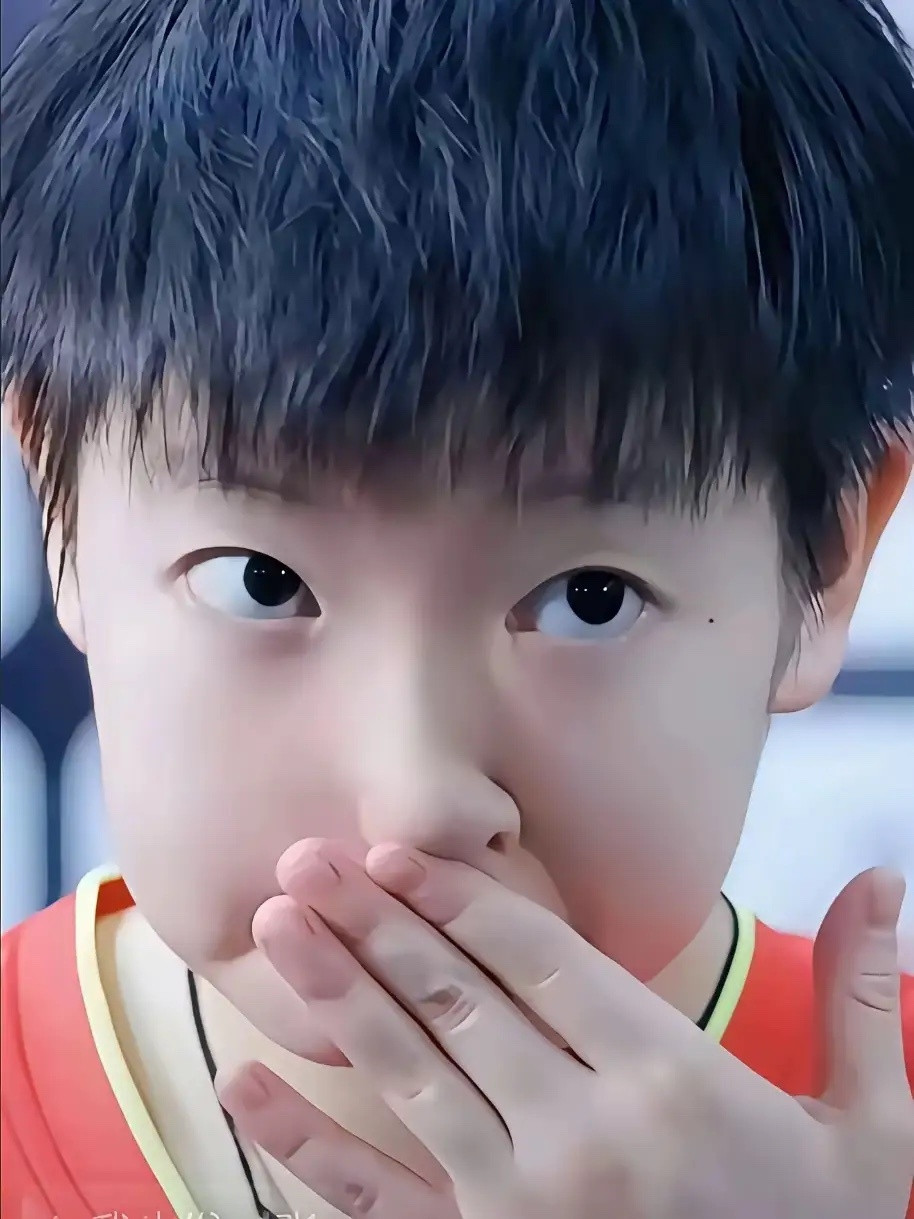 肯德基为孙颖莎破例！合约直接签到2028洛奥，长情相伴三年在体育中心年会上，肯德