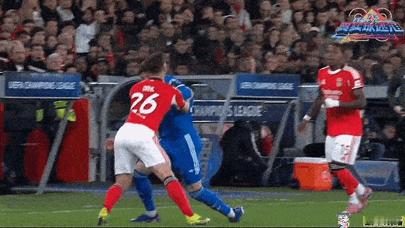 本菲卡和皇马算是较上劲了…本菲卡就巴尔韦德在欧冠淘汰附加赛首回合比赛中对球队后卫