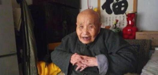 晚清时期，婉容把太监孙耀庭叫进闺房，命令他伺候自己冲澡，谁知，当她解开衣衫，孙耀