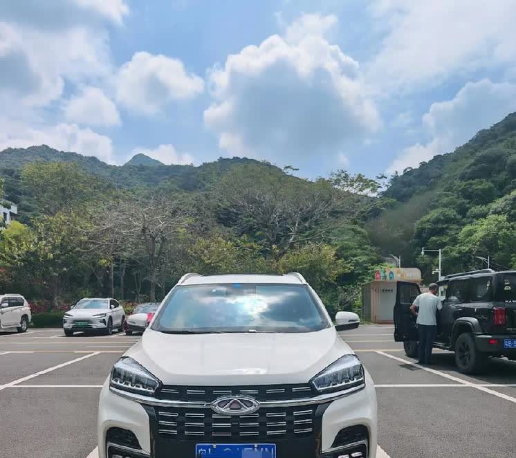 昨晚刷到奇瑞价格直接惊掉下巴！本以为比亚迪秦6万多够狠了，结果瑞虎3x哐