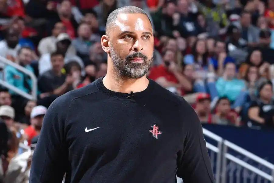 几乎所有球队都知道怎么打火箭，火箭大概就是联盟弱点最大的球队了。 其实，火箭