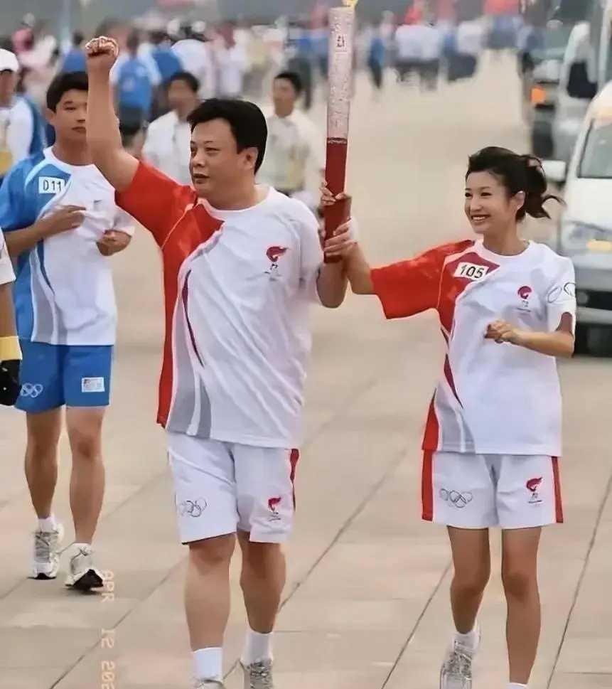 蒋虎与春妮，曾是众人眼中的金童玉女，才子佳人，婚姻美满，事业有成。蒋虎，媒体圈的