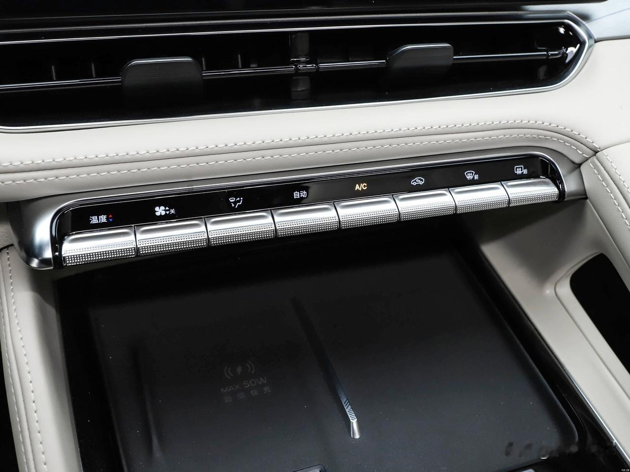 瞧瞧人家吉利星瑞的设计多出色，就说空调设计，简洁明了，采用纯物理按键设计，比那些