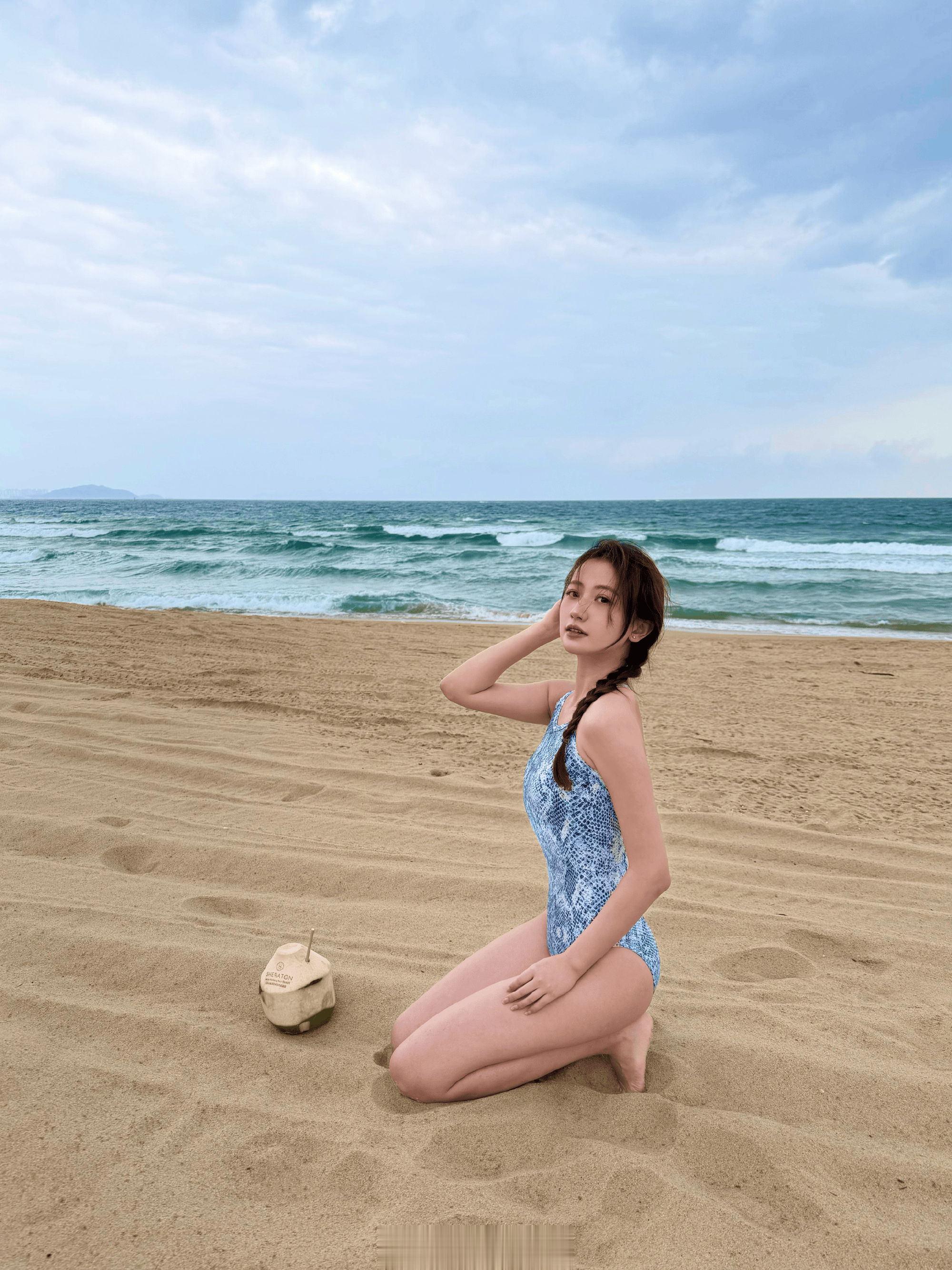 Gini发布沙滩写真: Girl in Sun!