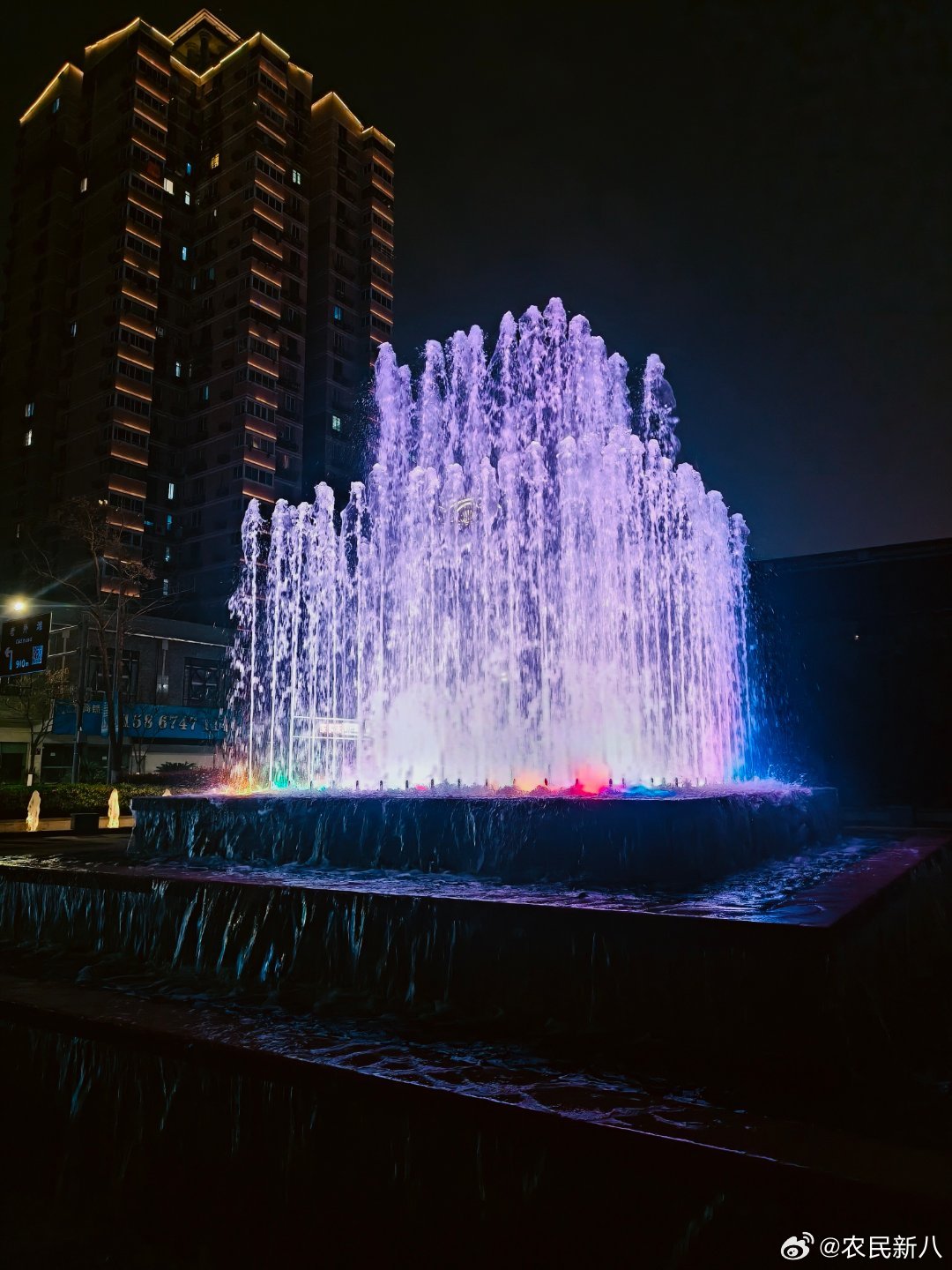 今天去问dji店里能不能预定pocket4店员大意是:晚了，现在订不到了，最早也