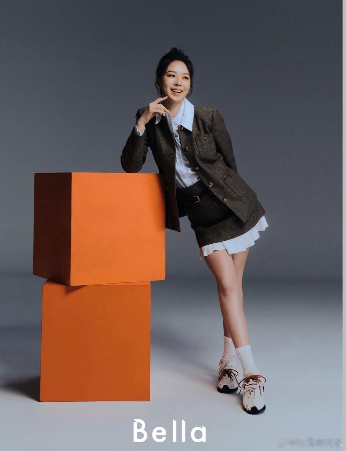 Melody真的适合比较日常的套装，比迷离硬照好很多