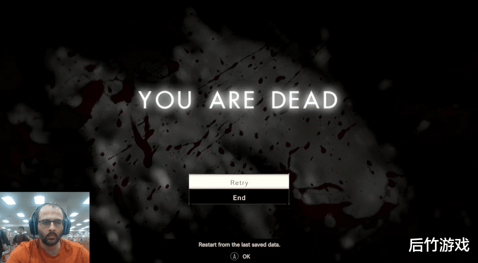 某主播在公共图书馆直播《生化危机7》通关