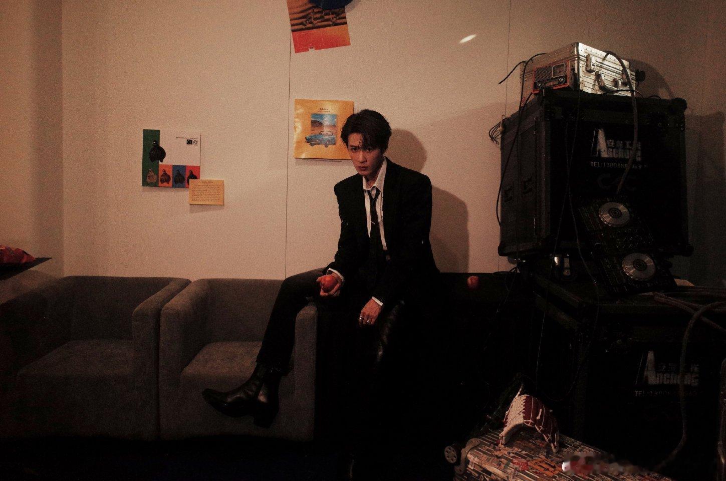 檀健次超会销量檀健次销量预售即引爆销量热潮！《焕》实体专辑6秒首批货源售罄，短时