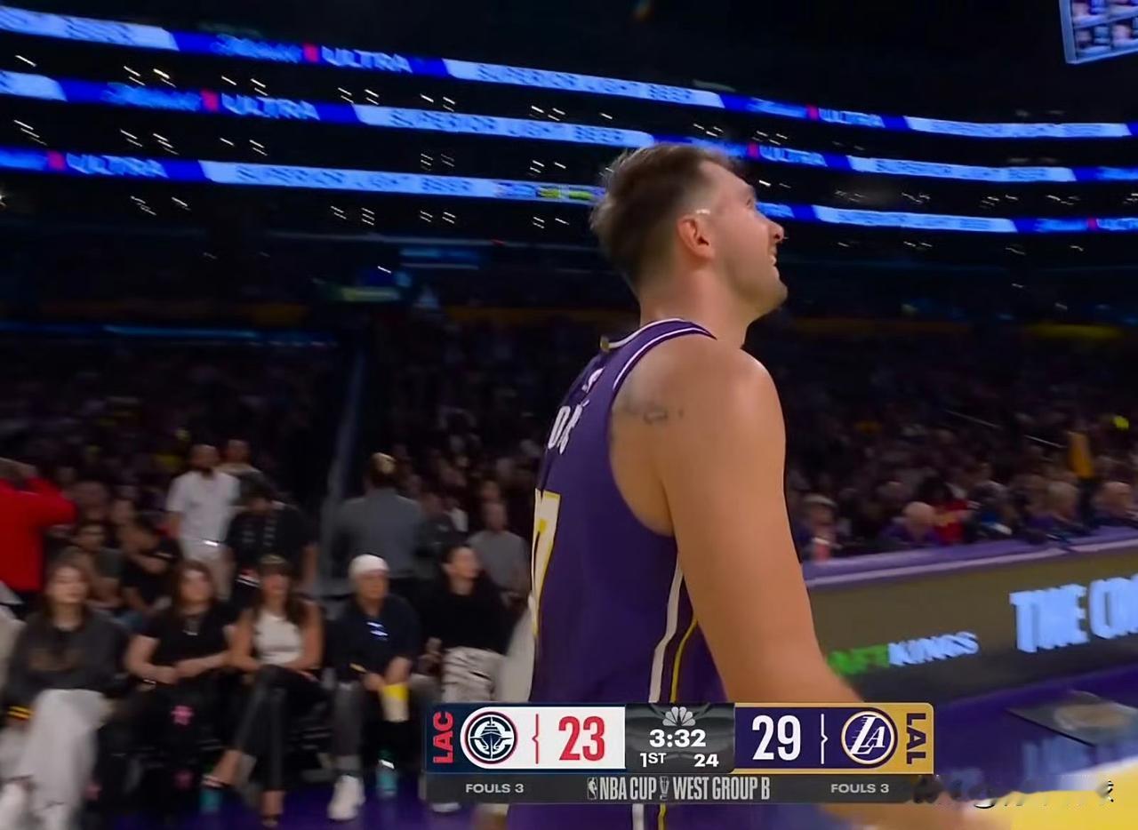 东契奇真是打快船队就来劲！今天的洛杉矶德比大战，东契奇依旧是快船队的噩梦，他