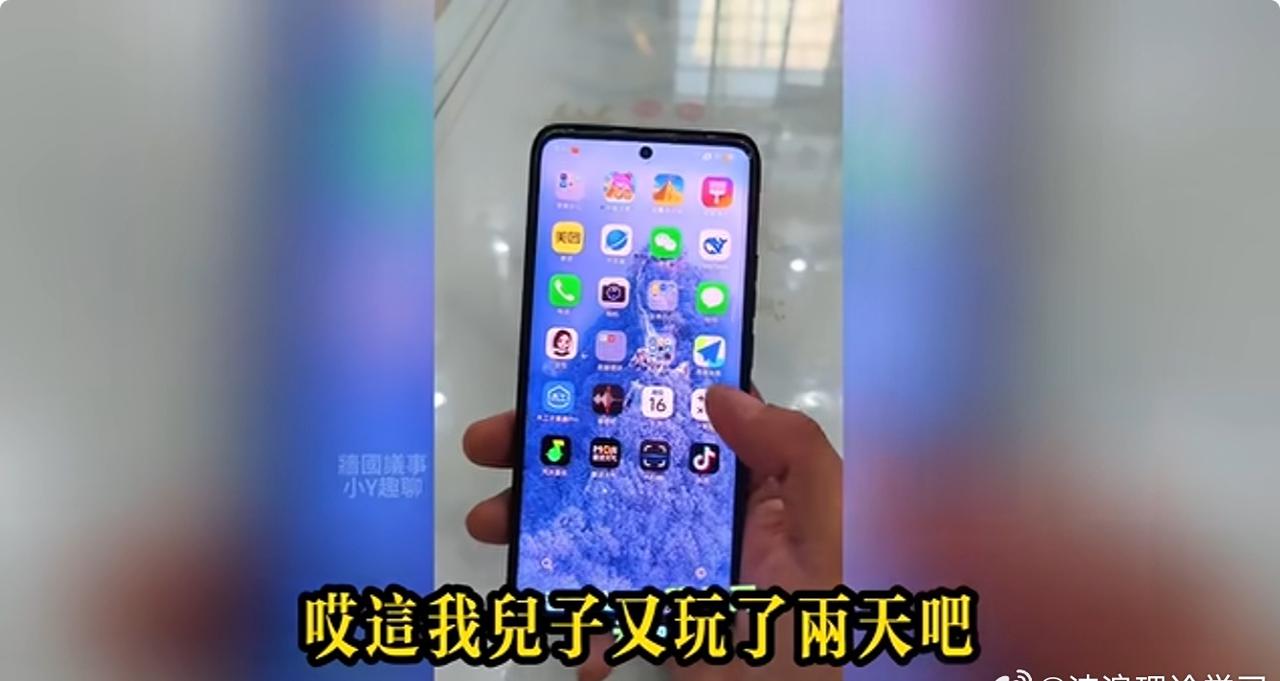一个孩子拿着他爸爸的备用手机玩了两天，被该手机偷偷下载了30页的app，接近80