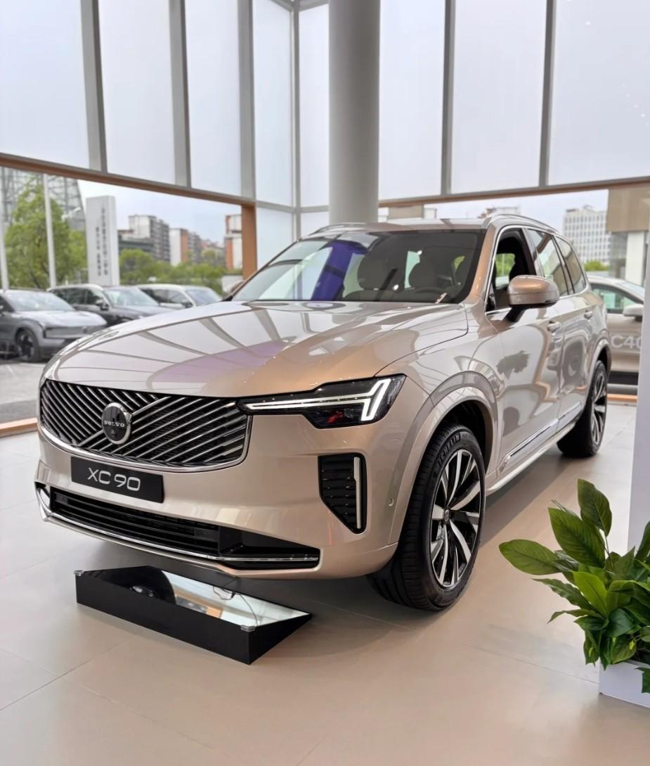 健康座舱新标杆！全新XC90限时参考尊享价47.9万起在追求驾乘体验的当下，健