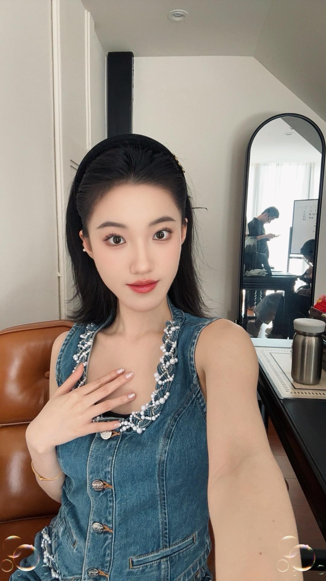 姐妹们，周五晚课，周六早课休息，不要太想我哦哈哈哈哈，明天晚上见～