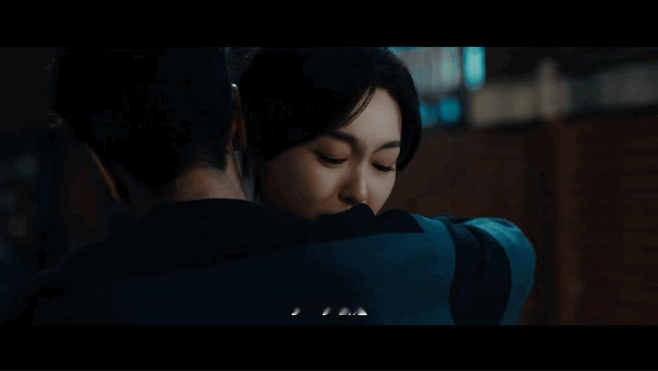 唐嫣赵又廷中偶吻戏卷疯了感觉全屏都在冒着粉红色泡泡一般，真是让人面红耳赤的，现