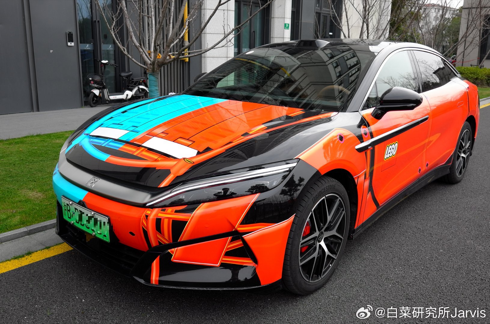 拿出了老徕卡咔了几张，这种高饱和色还得是徕卡润啊。5.0也测完了，汉L也还了，现