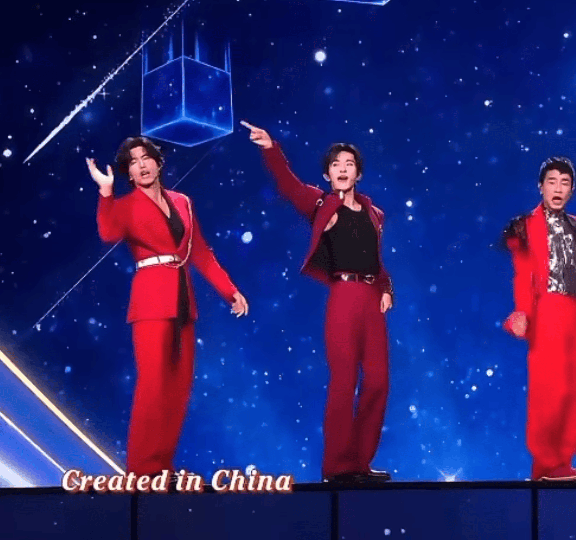 王一博郭富城炸场桶子说，王的唱跳舞台比易烊千玺的更燃，王不愧跳舞王者，你怎么看？