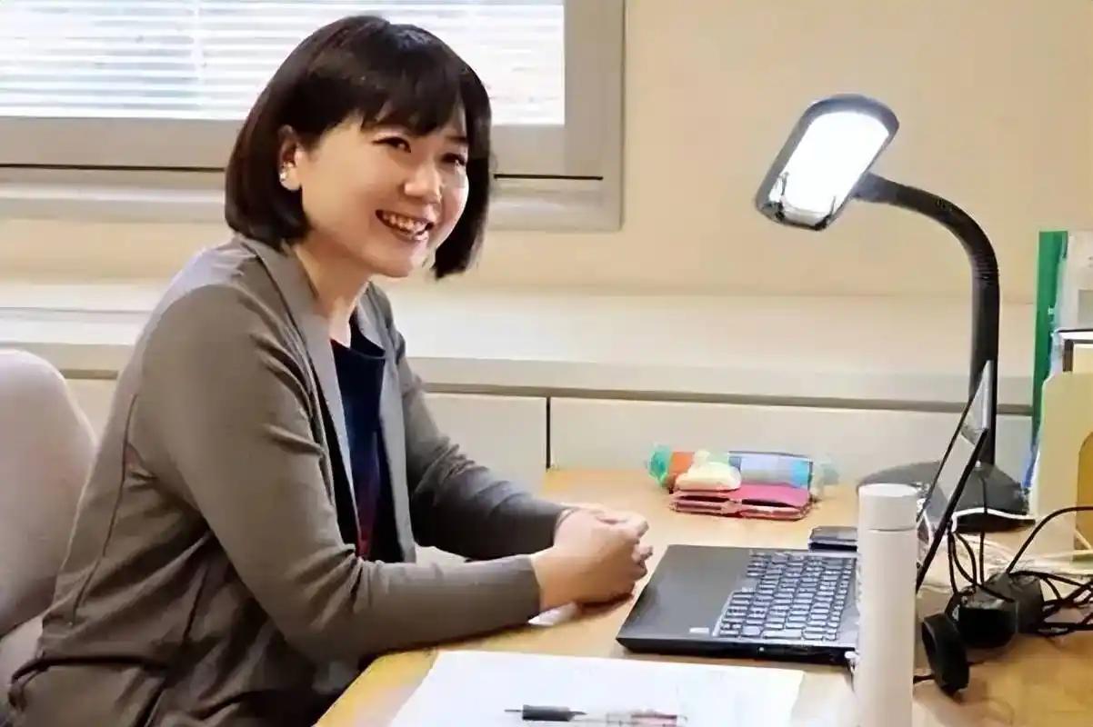 日本42岁女市长小川晶多次与已婚男下属开房事件引发轩然大波。从7-9月，她与