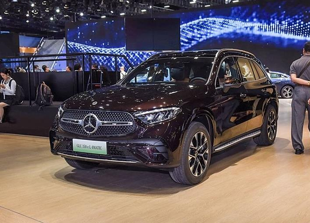 日前，奔驰GLC350eL典藏版上市，售价为51.80万元。该车搭载了2.