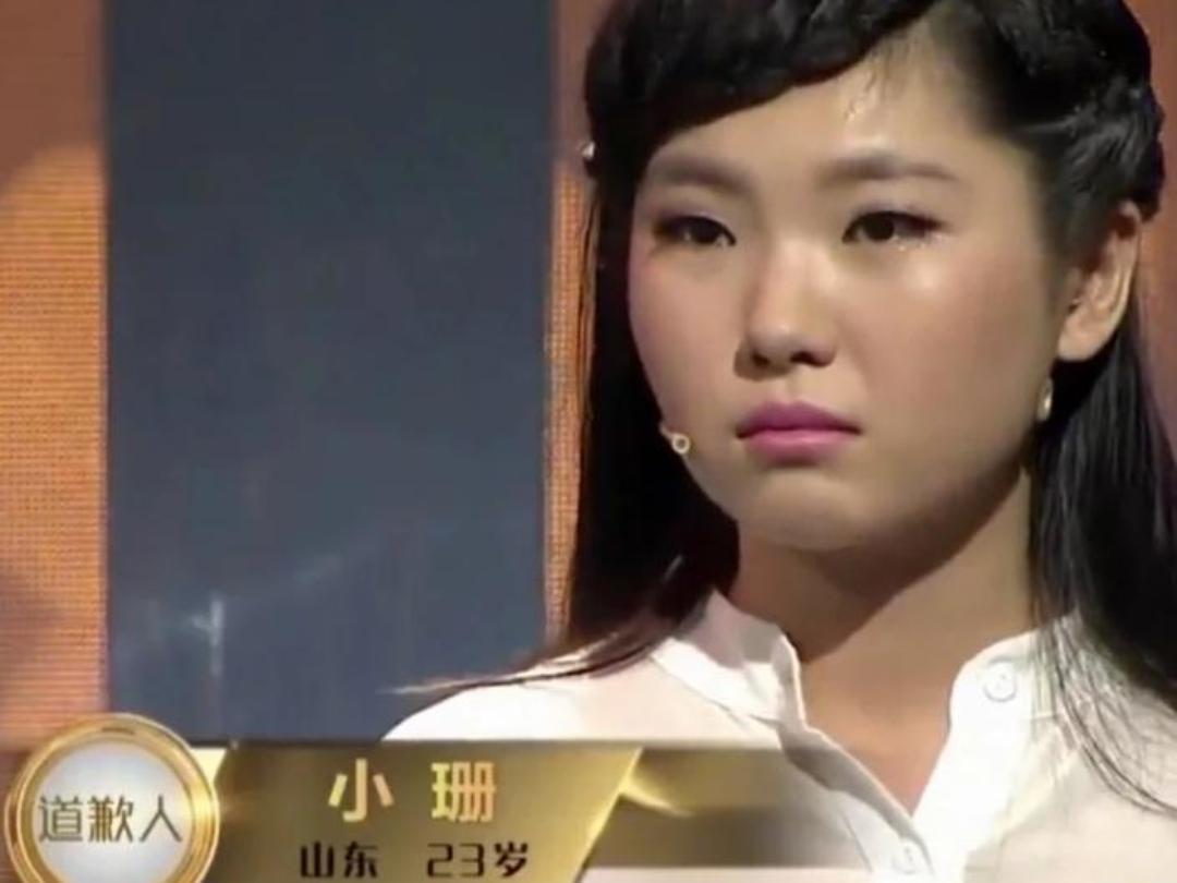 2010年，山东临沂45岁男子，资助17岁贫困女孩读书，女孩大学临近毕业时，去看